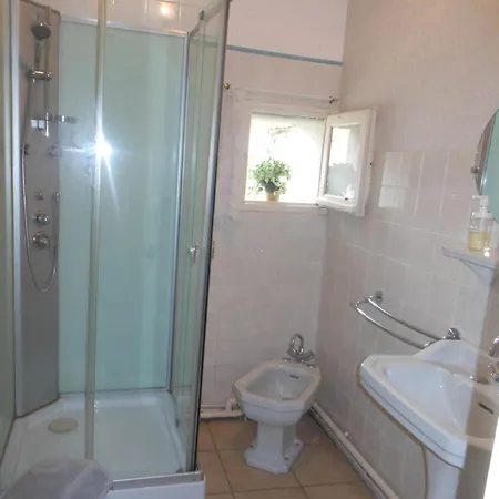 Lilubelle Nyaraló Ustou